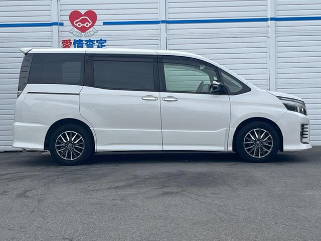 ヴォクシー ZS 煌II 禁煙車 純正10インチナビ トヨタセーフティセンス 両側パワースライドドア 8人乗り ETC ドライブレコーダー 純正アルミホイル 革巻きステアリング スマートキー(26枚目)