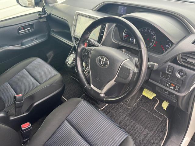 ヴォクシー ZS 煌II 禁煙車 純正10インチナビ トヨタセーフティセンス 両側パワースライドドア 8人乗り ETC ドライブレコーダー 純正アルミホイル 革巻きステアリング スマートキー(46枚目)