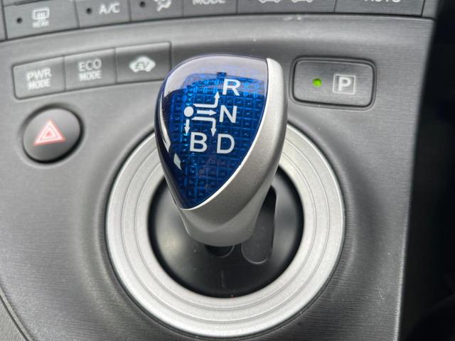 プリウス S 純正ナビ 禁煙車 オートエアコン 純正15インチアルミ CD フルセグ スマートキー(19枚目)