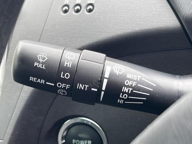プリウス S 純正ナビ 禁煙車 オートエアコン 純正15インチアルミ CD フルセグ スマートキー(22枚目)