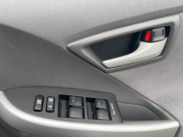 プリウス S 純正ナビ 禁煙車 オートエアコン 純正15インチアルミ CD フルセグ スマートキー(24枚目)