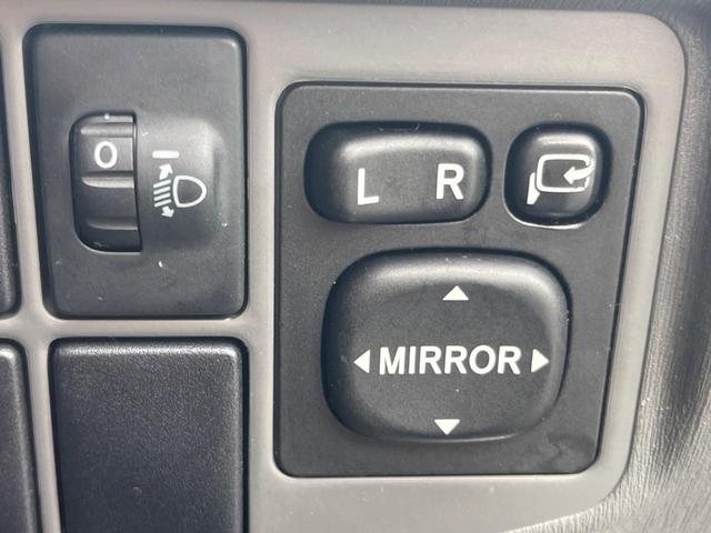 プリウス S 純正ナビ 禁煙車 オートエアコン 純正15インチアルミ CD フルセグ スマートキー(25枚目)