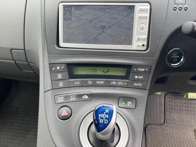 プリウス S 純正ナビ 禁煙車 オートエアコン 純正15インチアルミ CD フルセグ スマートキー(26枚目)