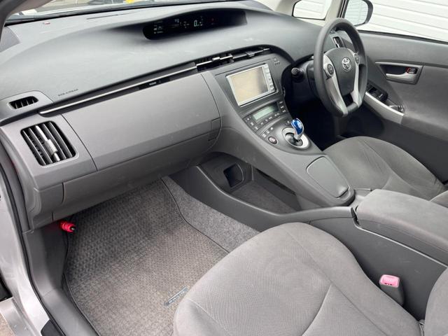 プリウス S 純正ナビ 禁煙車 オートエアコン 純正15インチアルミ CD フルセグ スマートキー(29枚目)