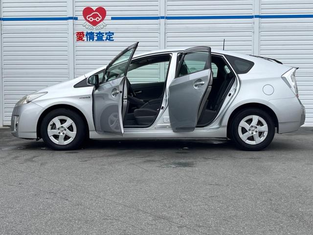 プリウス S 純正ナビ 禁煙車 オートエアコン 純正15インチアルミ CD フルセグ スマートキー(37枚目)