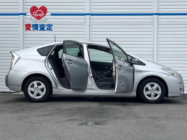 プリウス S 純正ナビ 禁煙車 オートエアコン 純正15インチアルミ CD フルセグ スマートキー(38枚目)