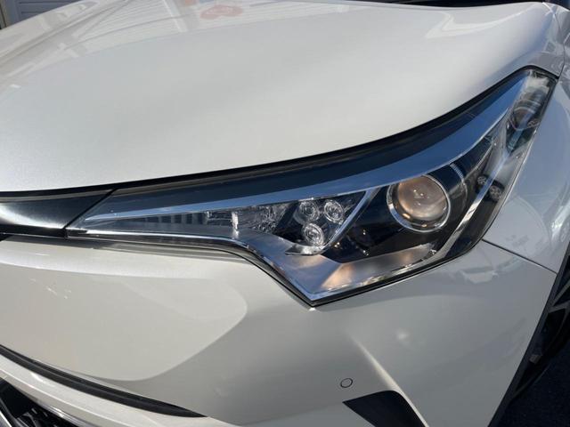 【ＬＥＤヘッドライト】悪天候や夜間走行時も良好な視界を確保し安心して運転できる高輝度ＬＥＤヘッドライトを装備！点灯速度が早く、消費電力も抑えられています。