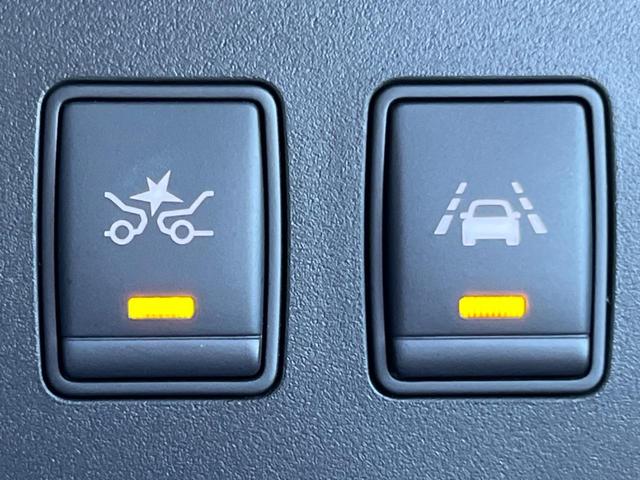 セレナ ライダーブラックラインS-HVアドバンスドセーフティ 禁煙車 純正8インチナビ 後席モニター 衝突軽減 全周囲カメラ ETC クルーズコントロール 革巻きステアリング ステアリングリモコン スマートキー(4枚目)