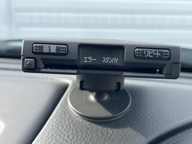 スカイライン ２５０ＧＴ　プレミアム　禁煙車　ＢＯＳＥ　ＥＴＣ　革巻きステアリング　ハーフレザーシート　ステアリングスイッチ　オートエアコン　１９インチアルミ　キーレス（4枚目）