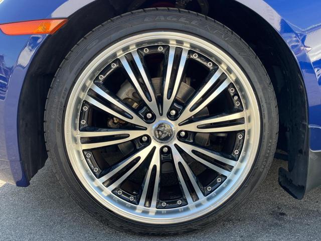 スカイライン ２５０ＧＴ　プレミアム　禁煙車　ＢＯＳＥ　ＥＴＣ　革巻きステアリング　ハーフレザーシート　ステアリングスイッチ　オートエアコン　１９インチアルミ　キーレス（11枚目）