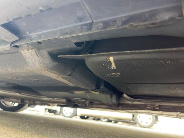 スカイライン ２５０ＧＴ　プレミアム　禁煙車　ＢＯＳＥ　ＥＴＣ　革巻きステアリング　ハーフレザーシート　ステアリングスイッチ　オートエアコン　１９インチアルミ　キーレス（19枚目）