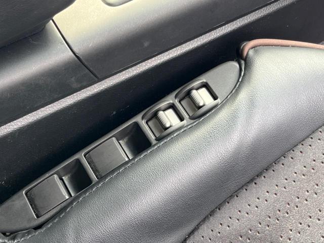 スカイライン ２５０ＧＴ　プレミアム　禁煙車　ＢＯＳＥ　ＥＴＣ　革巻きステアリング　ハーフレザーシート　ステアリングスイッチ　オートエアコン　１９インチアルミ　キーレス（44枚目）