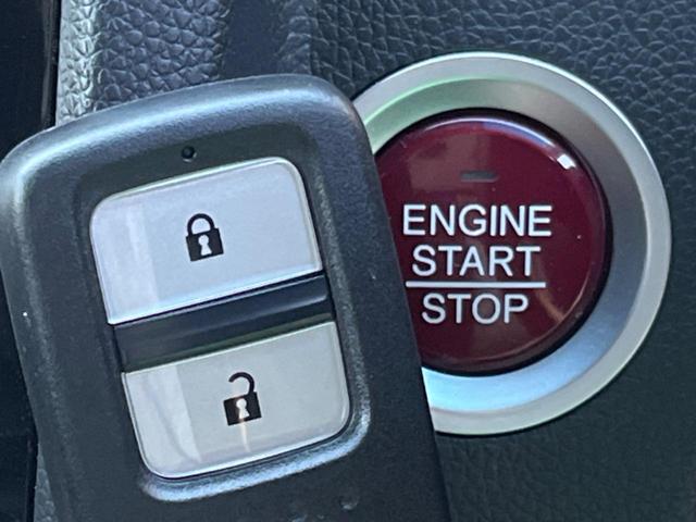 フィット １３Ｇ・Ｆパッケージ　禁煙車　純正ナビ　バックカメラ　アイドリングストップ　電動格納ミラー　スマートキー　ヘッドレベライザー　ステアリングリモコン　セキュリティアラーム（6枚目）