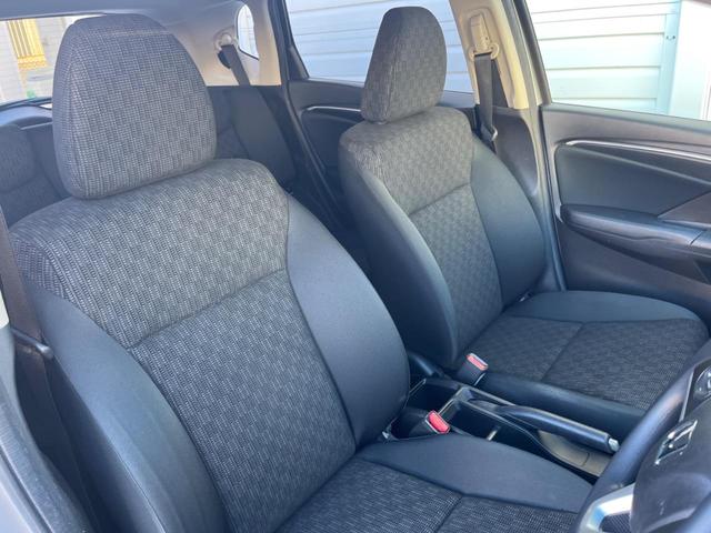 フィット １３Ｇ・Ｆパッケージ　禁煙車　純正ナビ　バックカメラ　アイドリングストップ　電動格納ミラー　スマートキー　ヘッドレベライザー　ステアリングリモコン　セキュリティアラーム（7枚目）