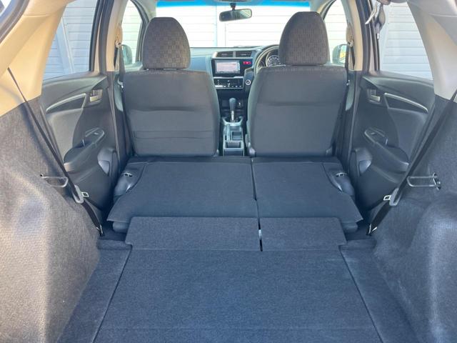 フィット １３Ｇ・Ｆパッケージ　禁煙車　純正ナビ　バックカメラ　アイドリングストップ　電動格納ミラー　スマートキー　ヘッドレベライザー　ステアリングリモコン　セキュリティアラーム（9枚目）