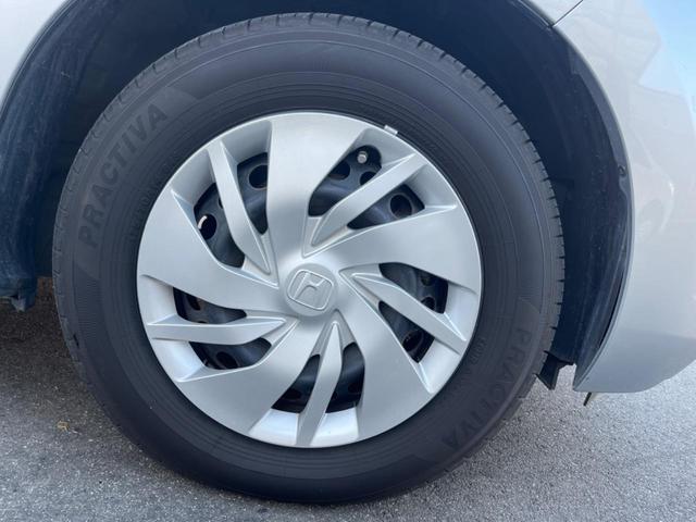 フィット １３Ｇ・Ｆパッケージ　禁煙車　純正ナビ　バックカメラ　アイドリングストップ　電動格納ミラー　スマートキー　ヘッドレベライザー　ステアリングリモコン　セキュリティアラーム（12枚目）