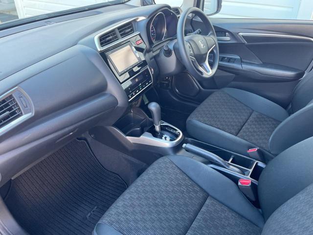 フィット １３Ｇ・Ｆパッケージ　禁煙車　純正ナビ　バックカメラ　アイドリングストップ　電動格納ミラー　スマートキー　ヘッドレベライザー　ステアリングリモコン　セキュリティアラーム（28枚目）
