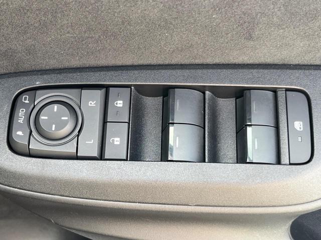 ヤリスクロス ハイブリッドZ 禁煙車 純正ディスプレイオーディオ 全周囲カメラ 衝突軽減 レーダークルーズ ETC ドラレコ スマートキー シートヒーター(41枚目)