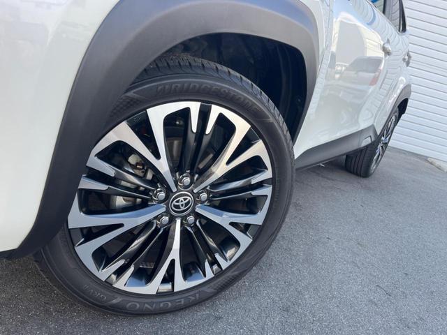 ヤリスクロス ハイブリッドZ 禁煙車 純正ディスプレイオーディオ 衝突軽減 バックカメラ レーダークルーズ ETC ドライブレコーダー シートヒーター パワーバックドア スマートキー ハーフレザーシート 純正アルミホイール(32枚目)