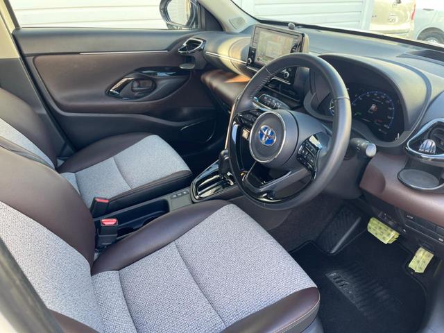 ヤリスクロス ハイブリッドZ 禁煙車 純正ディスプレイオーディオ 衝突軽減 バックカメラ レーダークルーズ ETC ドライブレコーダー シートヒーター パワーバックドア スマートキー ハーフレザーシート 純正アルミホイール(34枚目)