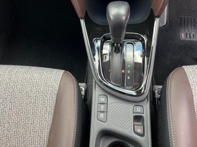 ヤリスクロス ハイブリッドZ 禁煙車 純正ディスプレイオーディオ 衝突軽減 バックカメラ レーダークルーズ ETC ドライブレコーダー シートヒーター パワーバックドア スマートキー ハーフレザーシート 純正アルミホイール(51枚目)