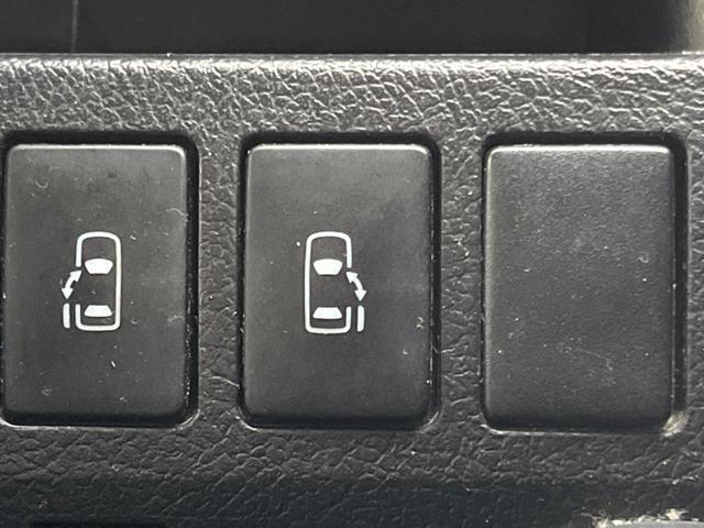 ヴォクシー ＺＳ　煌　禁煙車　純正ナビ　後席モニター　両側パワースライドドア　バックカメラ　ＥＴＣ　ドライブレコーダー　ハーフレザーシート　８人乗り　純正アルミホイール　革巻きステアリング　スマートキー　Ｂｌｕｅｔｏｏｔｈ（6枚目）