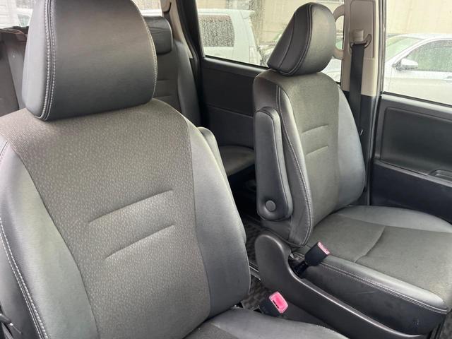 ヴォクシー ＺＳ　煌　禁煙車　純正ナビ　後席モニター　両側パワースライドドア　バックカメラ　ＥＴＣ　ドライブレコーダー　ハーフレザーシート　８人乗り　純正アルミホイール　革巻きステアリング　スマートキー　Ｂｌｕｅｔｏｏｔｈ（9枚目）