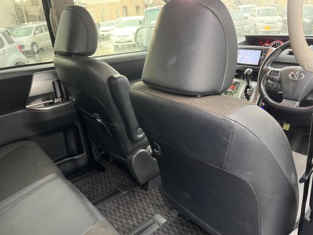 ヴォクシー ＺＳ　煌　禁煙車　純正ナビ　後席モニター　両側パワースライドドア　バックカメラ　ＥＴＣ　ドライブレコーダー　ハーフレザーシート　８人乗り　純正アルミホイール　革巻きステアリング　スマートキー　Ｂｌｕｅｔｏｏｔｈ（33枚目）