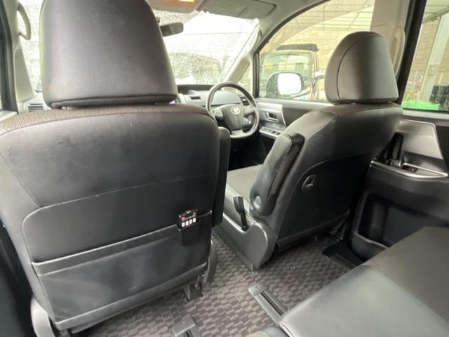 ヴォクシー ＺＳ　煌　禁煙車　純正ナビ　後席モニター　両側パワースライドドア　バックカメラ　ＥＴＣ　ドライブレコーダー　ハーフレザーシート　８人乗り　純正アルミホイール　革巻きステアリング　スマートキー　Ｂｌｕｅｔｏｏｔｈ（37枚目）