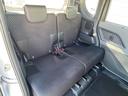 後部座席も気になるようなキズ・汚れやへたり等、大きなダメージはなく、良好な状態です。