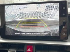 【バックカメラ】駐車時に後方がリアルタイム映像で確認できます。大型商業施設や立体駐車場での駐車時や、夜間のバック時に大活躍！運転スキルに関わらず、今や必須となった装備のひとつです！ 4