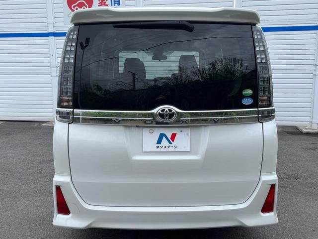 ヴォクシー ＺＳ　煌ＩＩ　両側電動スライドドア　純正ＳＤナビ　後席モニター　バックカメラ　プリクラッシュセーフティ　スマートキー　ＬＥＤヘッド　ビルトインＥＴＣ　オートハイビーム　オートライト　純正１６インチアルミ（16枚目）