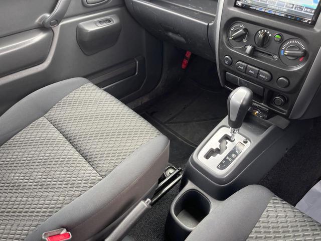ジムニー ＸＧ　４ＷＤ　ターボ　メモリーナビ　バックカメラ　ＥＴＣ　純正１６インチアルミ　Ｂｌｕｅｔｏｏｔｈ　ＣＤ　ＤＶＤ再生　フルセグ　キーレスエントリー　ドアバイザー（32枚目）