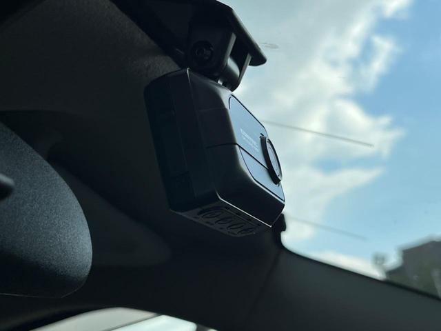 スイフトスポーツ ベースグレード 6MT車 車高調 バックカメラ スマートキー ドラレコ HIDヘッド ETC クルコン オートライト オートエアコン 17インチアルミ CD DVD再生(7枚目)