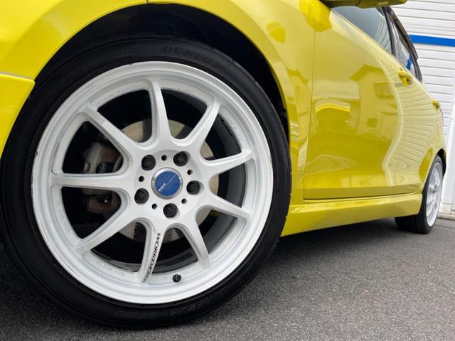 スイフトスポーツ ベースグレード 6MT車 車高調 バックカメラ スマートキー ドラレコ HIDヘッド ETC クルコン オートライト オートエアコン 17インチアルミ CD DVD再生(14枚目)