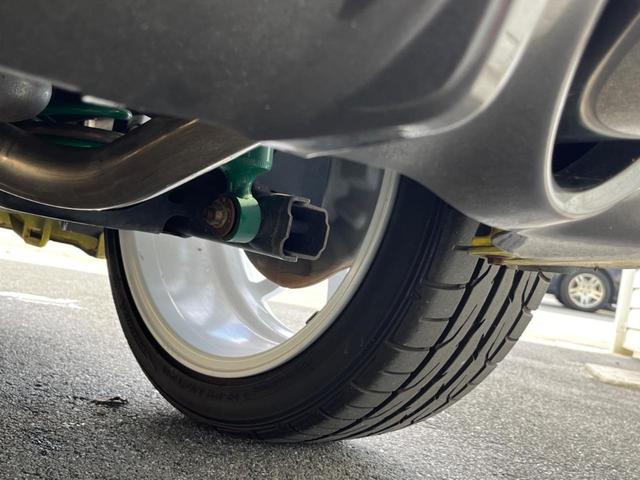 スイフトスポーツ ベースグレード 6MT車 車高調 バックカメラ スマートキー ドラレコ HIDヘッド ETC クルコン オートライト オートエアコン 17インチアルミ CD DVD再生(21枚目)