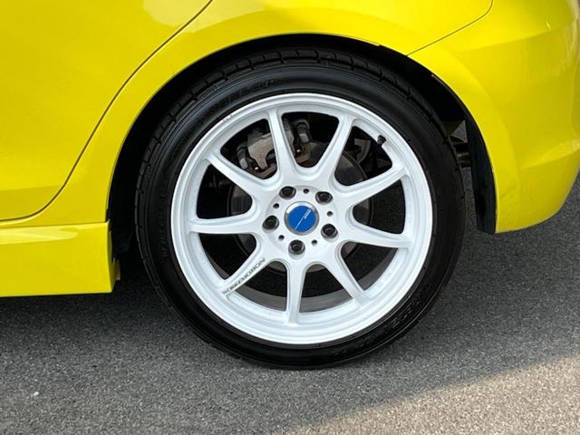 スイフトスポーツ ベースグレード 6MT車 車高調 バックカメラ スマートキー ドラレコ HIDヘッド ETC クルコン オートライト オートエアコン 17インチアルミ CD DVD再生(31枚目)