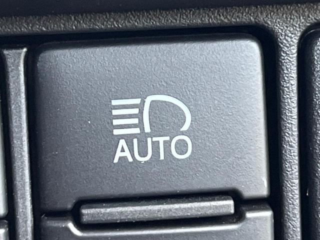 ノア ハイブリッドG 両側電動ドア 純正SDナビ 後席モニター バックカメラ 衝突被害軽減システム ドラレコ スマートキー LEDヘッド ビルトインETC クルコン オートハイビーム オートライト デュアルエアコン(42枚目)