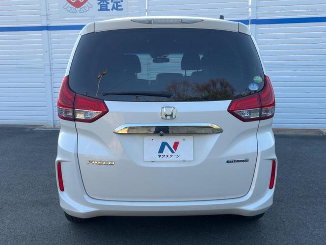 フリードハイブリッド ハイブリッド・Ｇホンダセンシング　後席モニター　バックカメラ　衝突被害軽減システム　レーダークルーズ　ハーフレザーシート　スマートキー　ＬＥＤヘッド　ビルトインＥＴＣ　オートライト　オートエアコン　ＣＤ　ＤＶＤ再生（16枚目）