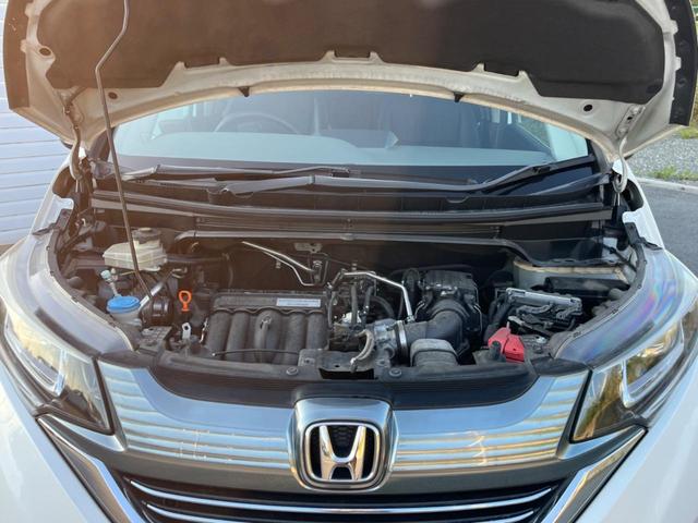 フリードハイブリッド ハイブリッド・Ｇホンダセンシング　後席モニター　バックカメラ　衝突被害軽減システム　レーダークルーズ　ハーフレザーシート　スマートキー　ＬＥＤヘッド　ビルトインＥＴＣ　オートライト　オートエアコン　ＣＤ　ＤＶＤ再生（19枚目）