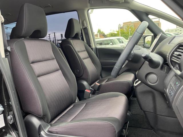 セレナ ハイウェイスター　Ｖセレクション　ＳＤナビ　後席モニター　　衝突被害軽減システム　ドラレコ　スマートキー　ＬＥＤヘッド　ビルトインＥＴＣ　クルコン　オートライト　デュアルエアコン　純正１６インチアルミ　Ｂｌｕｅｔｏｏｔｈ（9枚目）