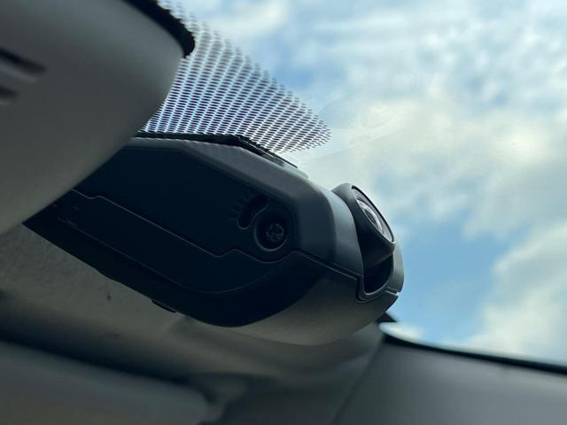 【ドライブレコーダー】安心・安全なカーライフに必須のドライブレコーダーを装備！走行中はもちろん、あおり運転や事故に遭遇した際の状況も映像で記録し、万一のリスクに備えます。