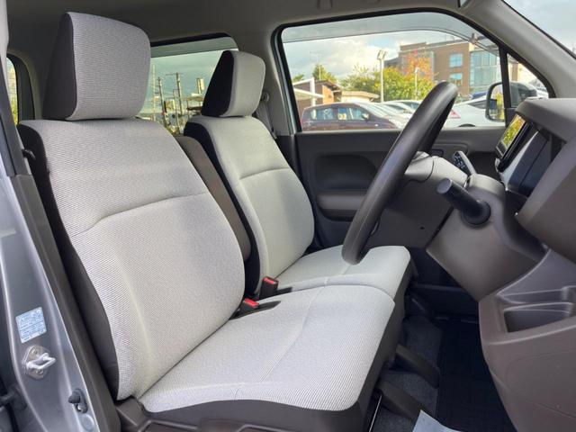 運転席シート廻りは使用感も少なく、良好な状態となっています。丁寧に使われていたことがよくわかりますね。