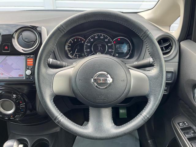 ノート メダリスト　純正ＳＤナビ　全周囲カメラ　ハーフレザーシート　スマートキー　オートライト　オートエアコン　ＣＤ　地デジ（10枚目）