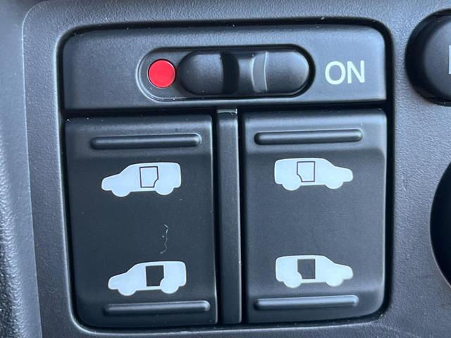 フリード G ジャストセレクション 両側電動ドア 純正HDDナビ バックカメラ スマートキー HIDヘッド ビルトインETC オートライト オートエアコン CD DVD再生 地デジ(3枚目)