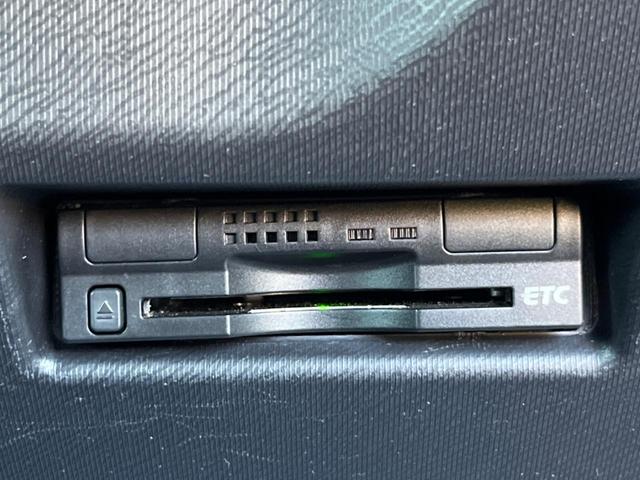 アクア S SDナビ スマートキー ビルトインETC オートライト オートエアコン CD 地デジ(4枚目)