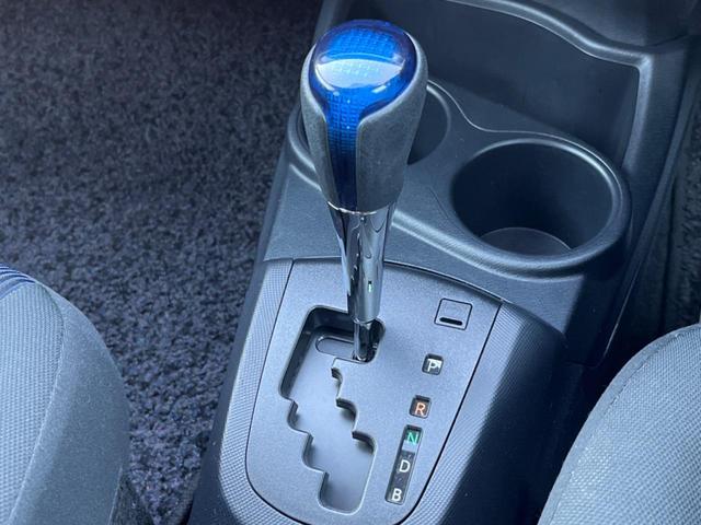 アクア S SDナビ スマートキー ビルトインETC オートライト オートエアコン CD 地デジ(24枚目)