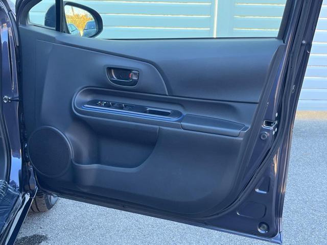 アクア S SDナビ スマートキー ビルトインETC オートライト オートエアコン CD 地デジ(28枚目)