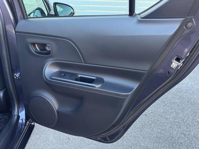 アクア S SDナビ スマートキー ビルトインETC オートライト オートエアコン CD 地デジ(30枚目)