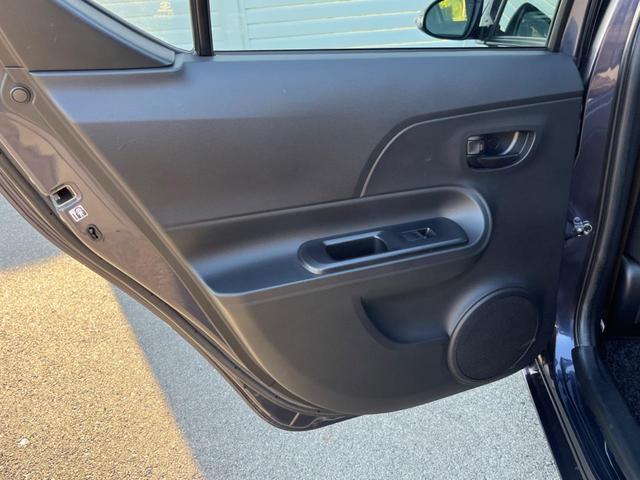 アクア S SDナビ スマートキー ビルトインETC オートライト オートエアコン CD 地デジ(31枚目)